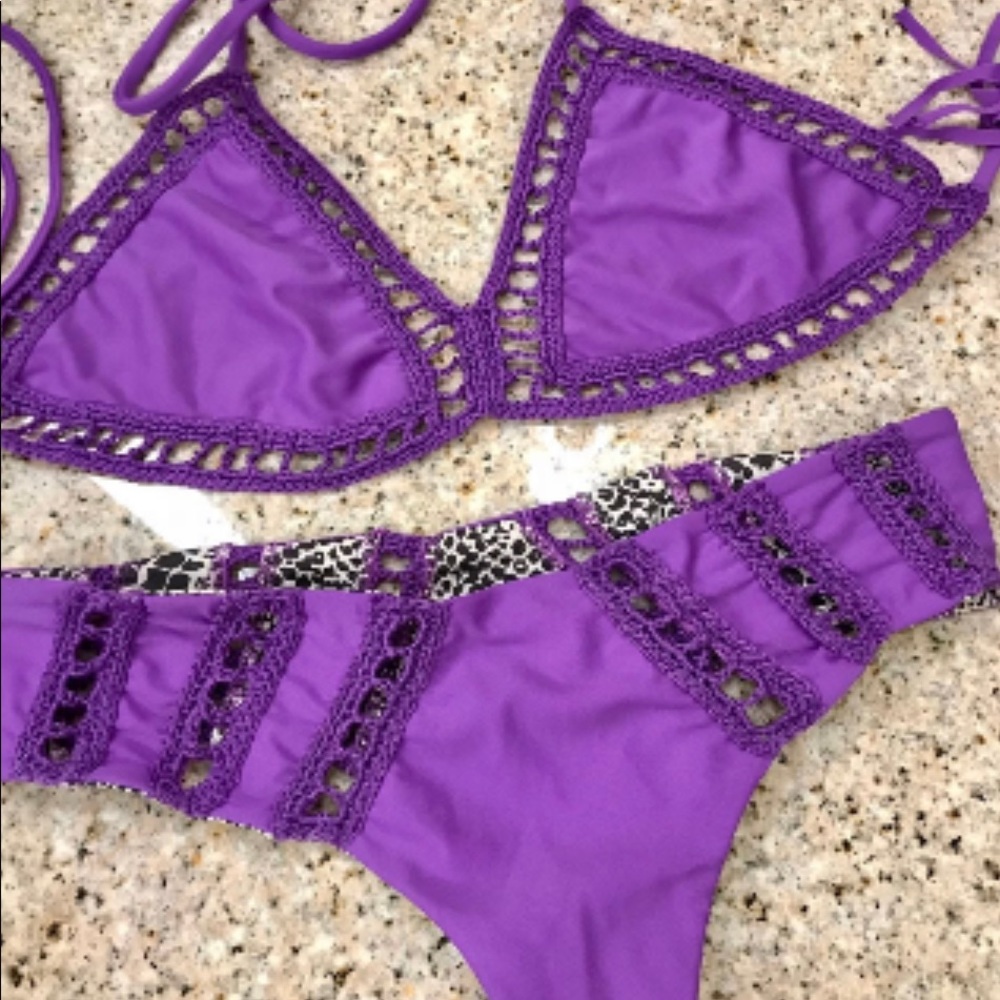 Acacia medium top. petite bottoms.